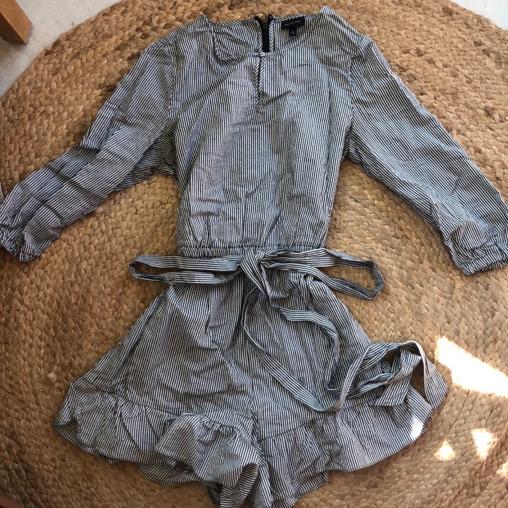 Striped ruffle romper! - Picture 4 of 9